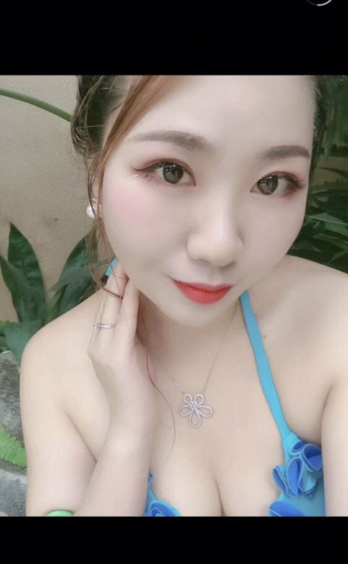 未来路服务少妇